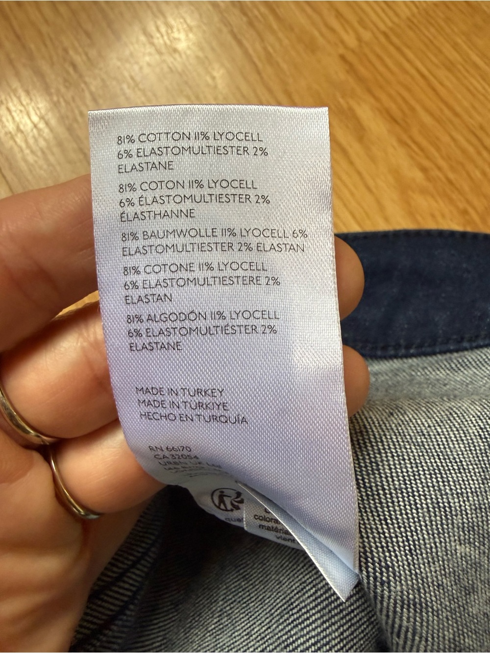 Pilcro The Icon Low-Rise Flare Jeans Dark Wash Size 25 - Picture 7 of 15